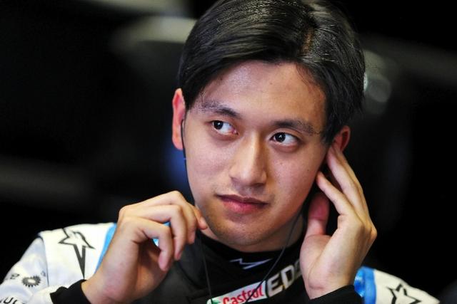 中国第一位F1车手周冠宇首次接受国内媒体采访